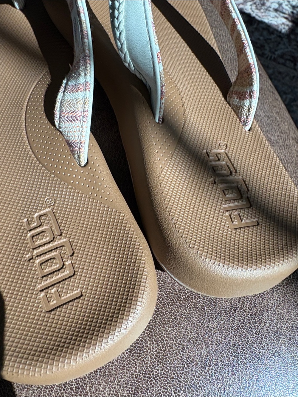 Flojos Women’s Light Blue Strap Tan Footbed Flip Flop Sandals - Picture 4 of 5